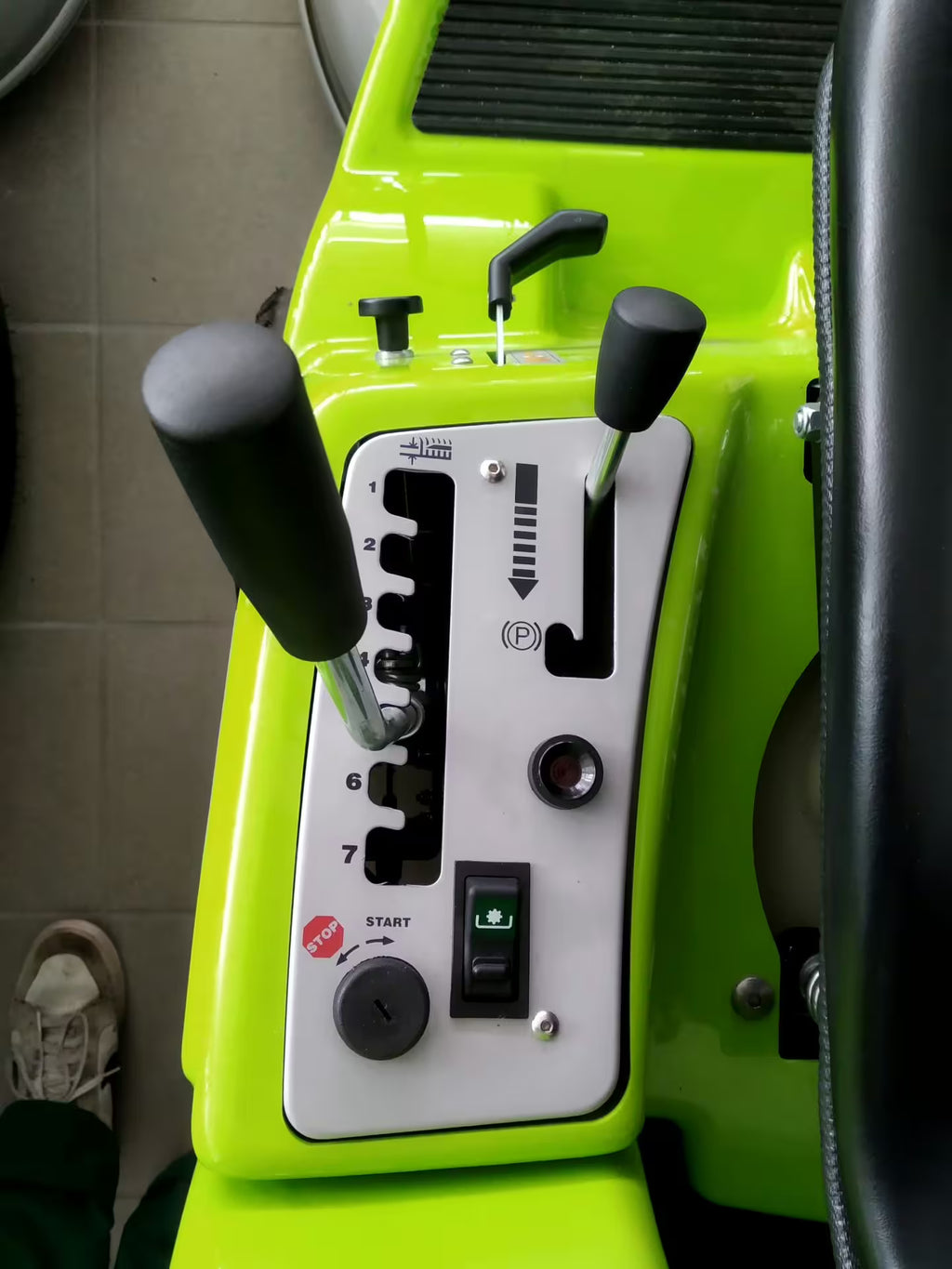 Tondeuse avant Grillo FD 220 R avec moteur Grillo