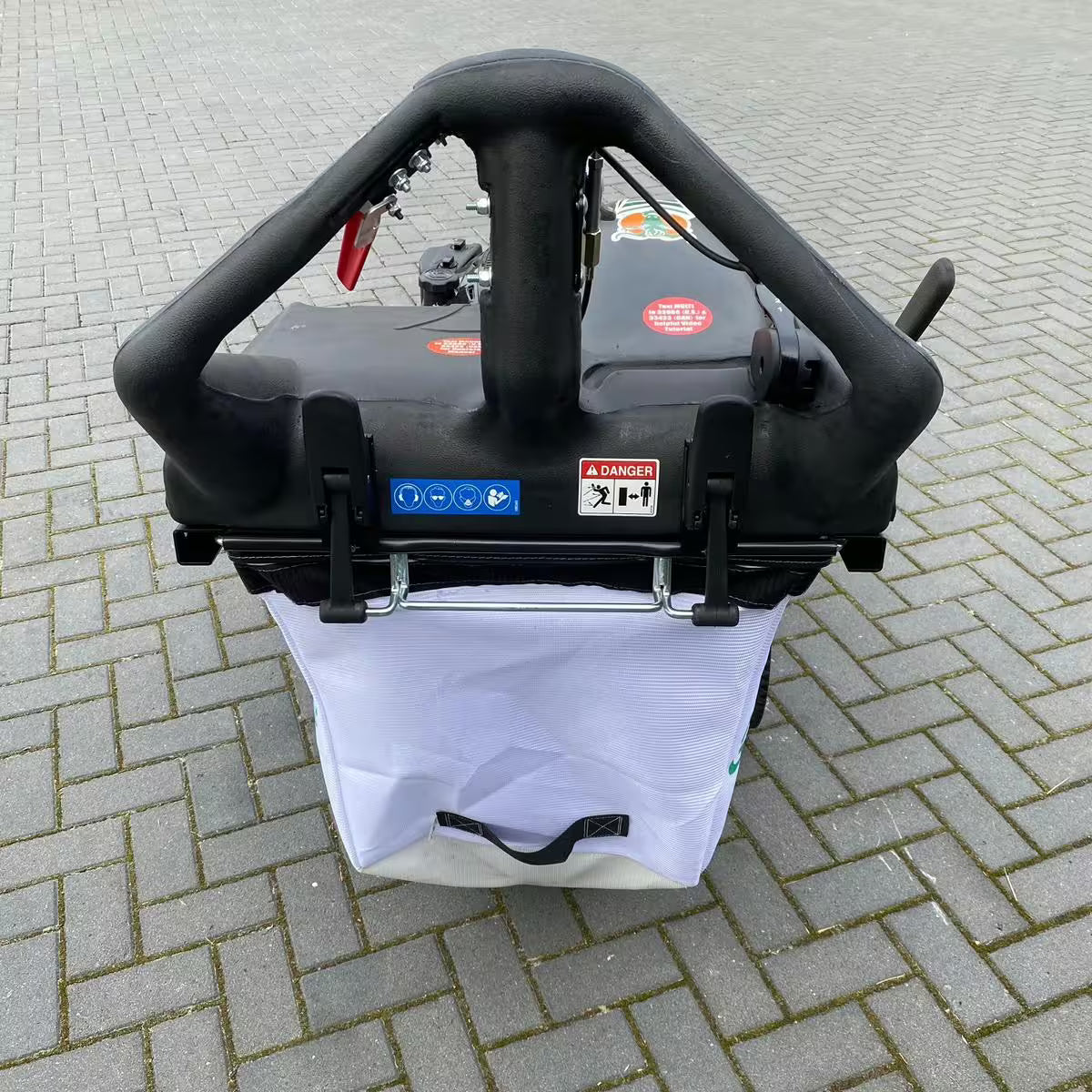 Aspirateur de feuilles Billy Goat MV 601 SP EU à démarrage électrique