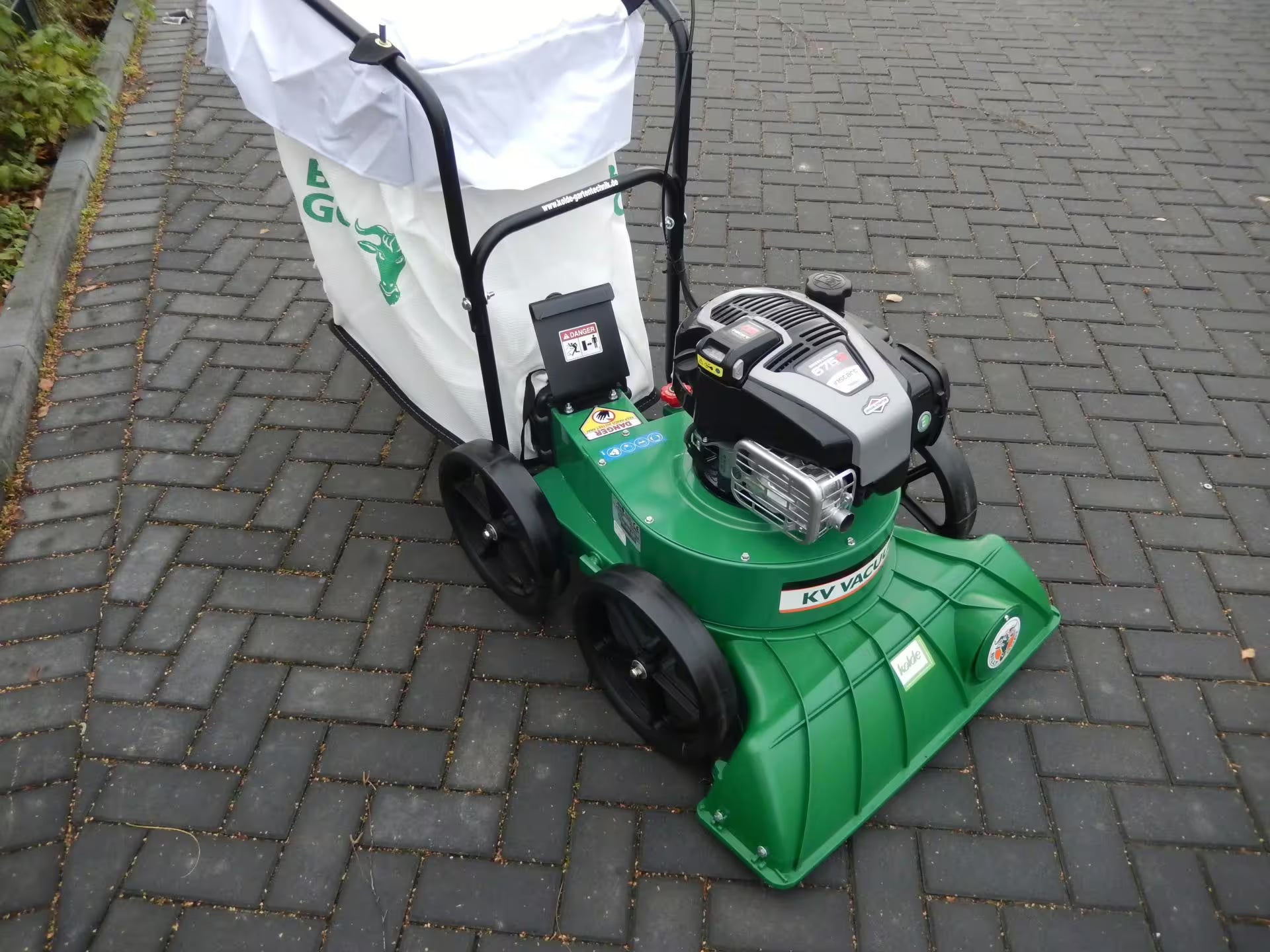 Aspirateur de feuilles Billy Goat KV 601 à démarrage électrique