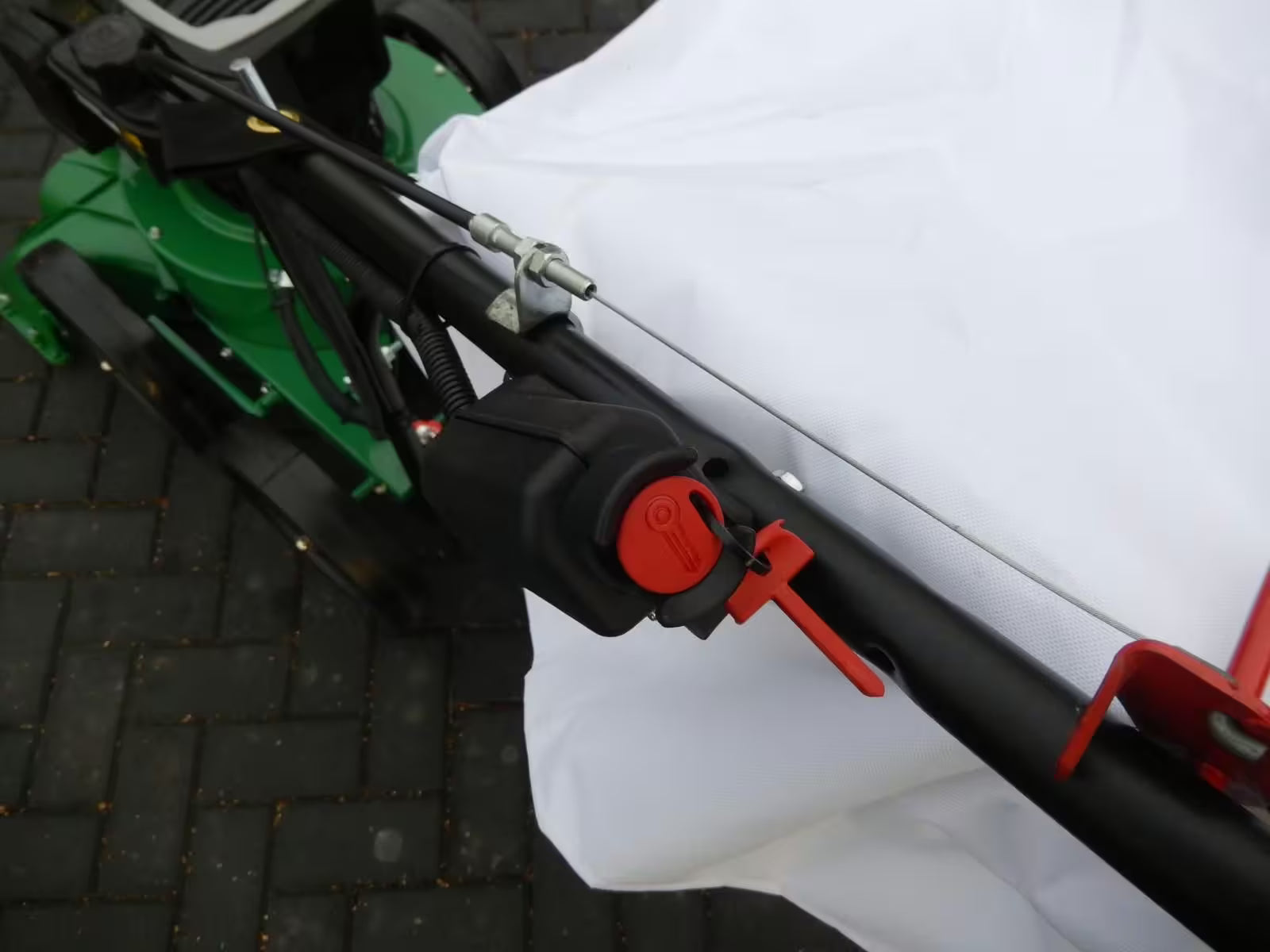 Aspirateur de feuilles Billy Goat KV 601 à démarrage électrique