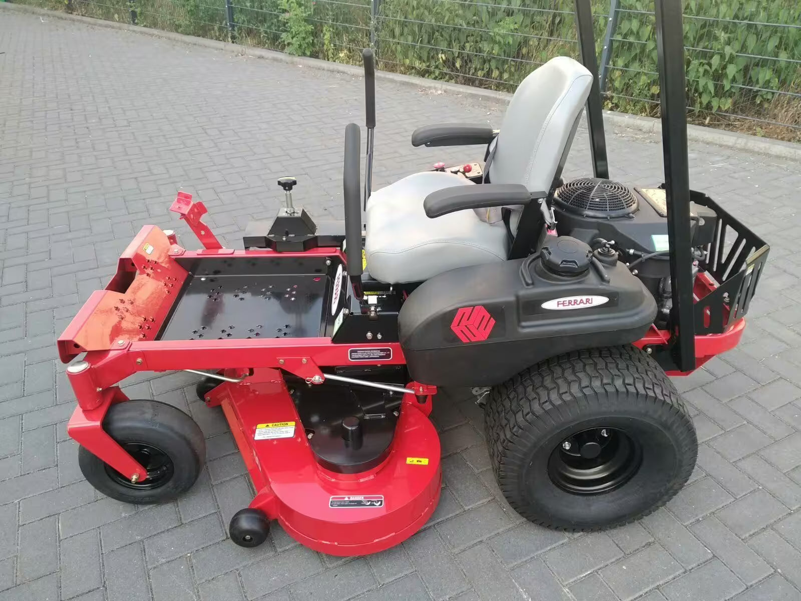Tondeuse à rayon de braquage zéro Ferrari Z50XL 127 cm