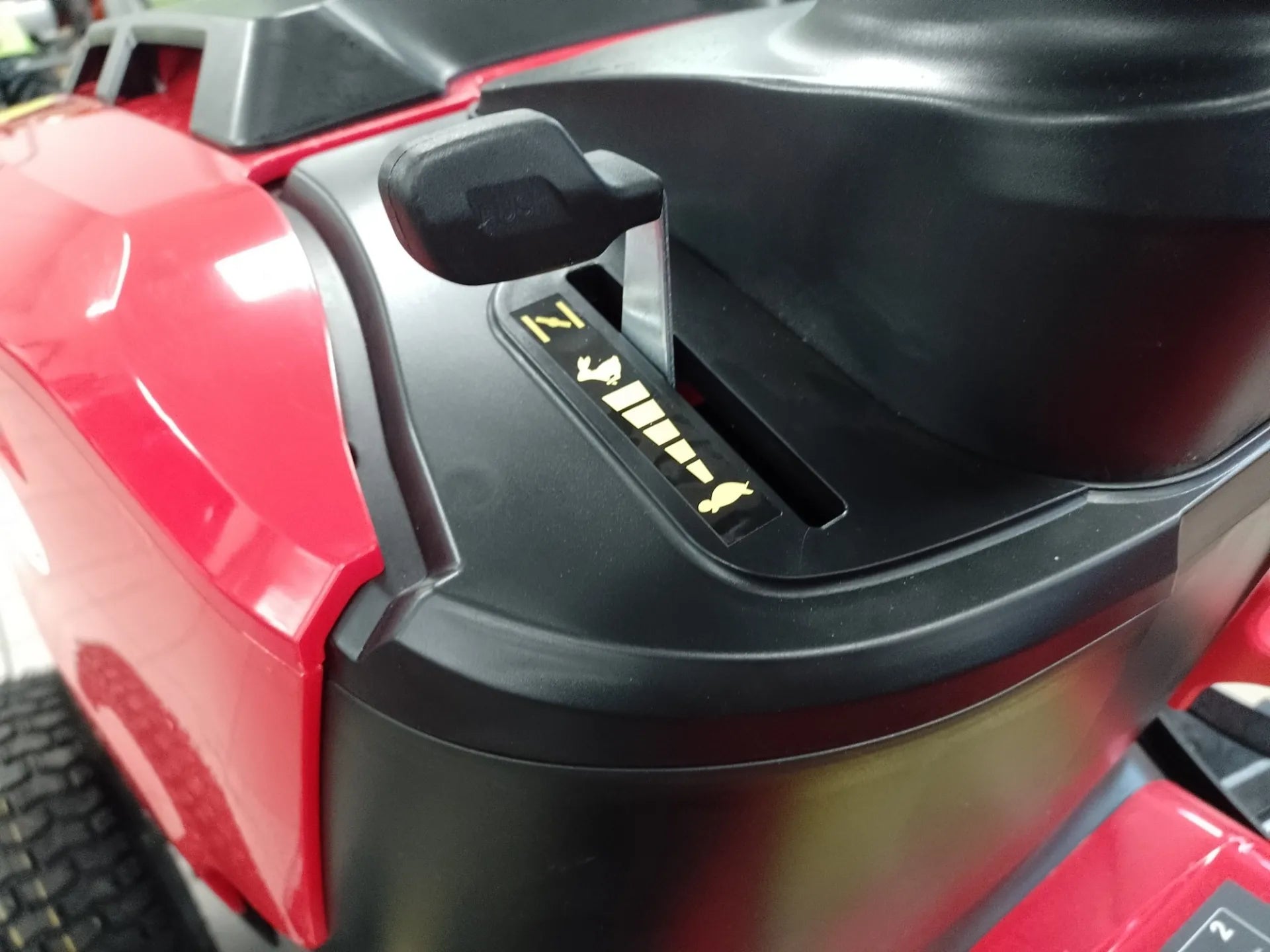 Tracteur tondeuse Ferrari RT102H