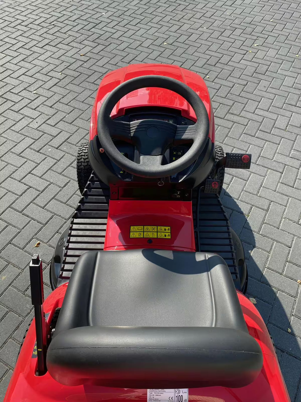 Tracteur de pelouse Ferrari TCS 102 HD