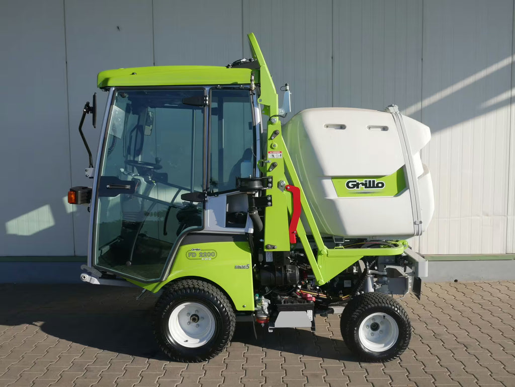 Faucheuse frontale Grillo FD 13.09 4WD avec cabine + chauffage