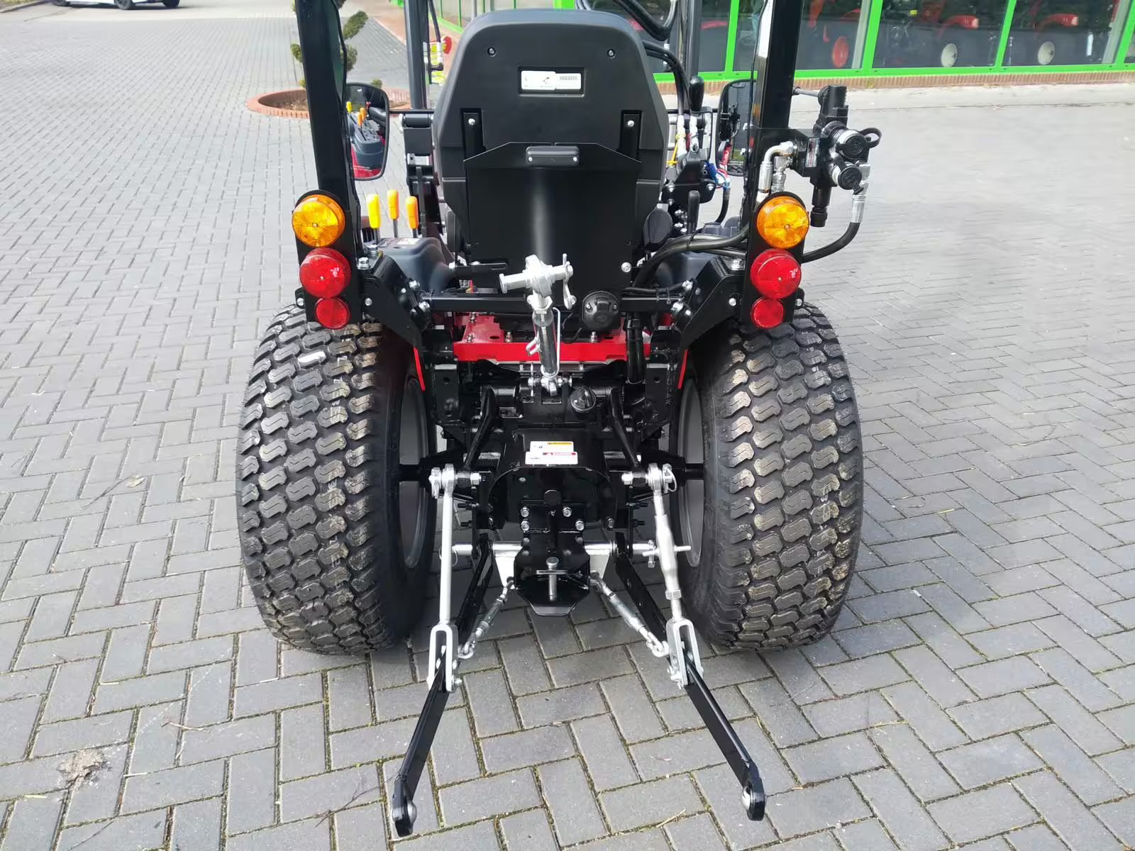 Tracteur TYM TS 255 HST avec chargeur avant + pelle
