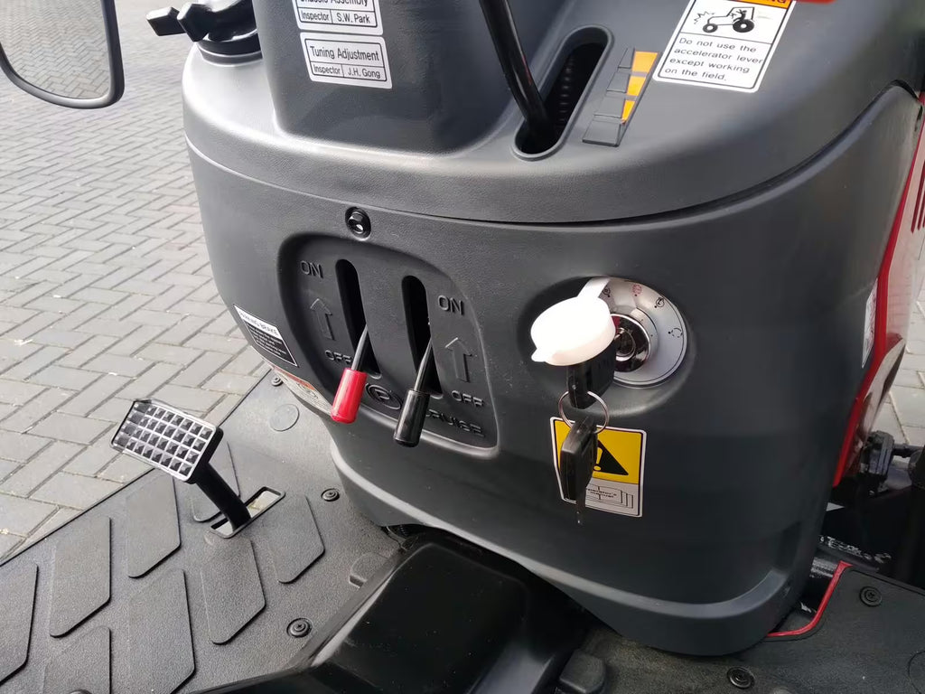 Tracteur TYM TS 255 HST avec chargeur avant + pelle