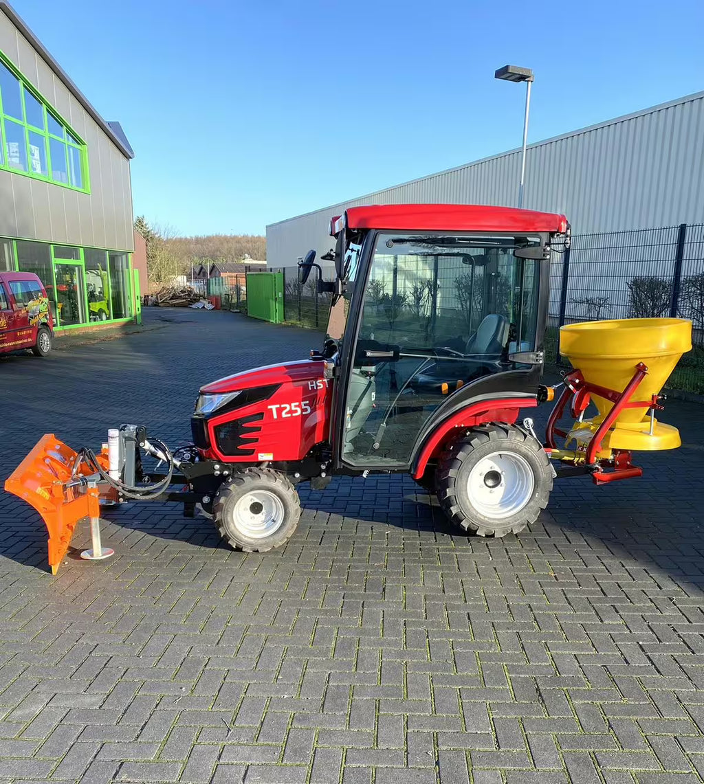 Tracteur TYM TS 255 HST avec cabine, lame à neige et épandeur