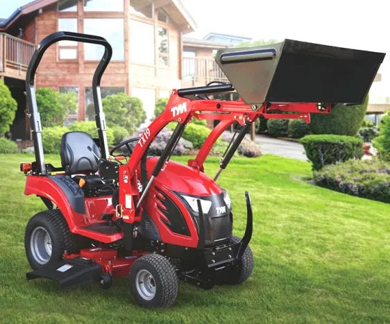 Tracteur TYM T194 à quatre roues motrices avec chargeuse avant + pelle + tondeuse