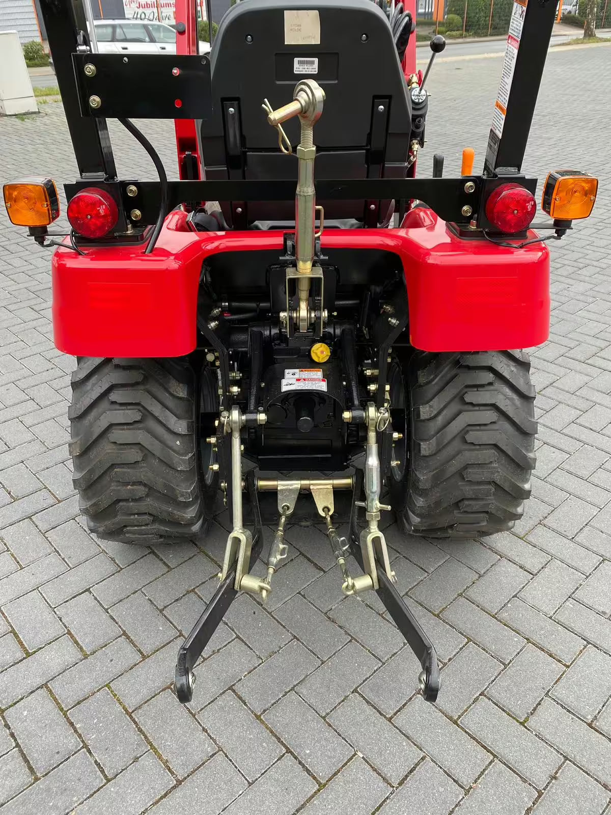 Tracteur agricole de jardin avec chargeur avant sans tondeuse TYM T194