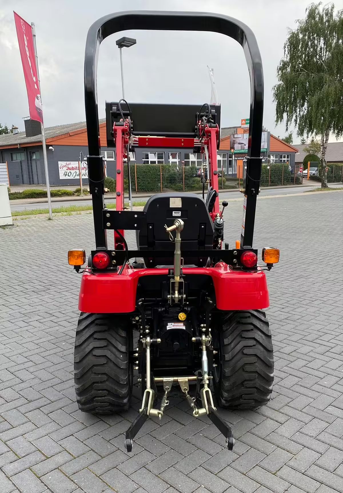 Tracteur agricole de jardin avec chargeur avant sans tondeuse TYM T194