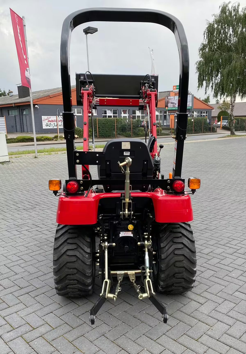 Tracteur TYM T194 à quatre roues motrices avec chargeuse avant + pelle + tondeuse