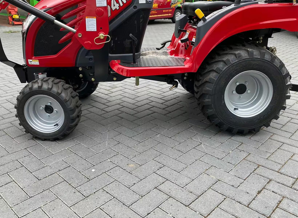 Tracteur à quatre roues motrices + Tondeuse TYM T194