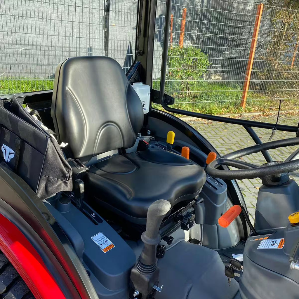 Tracteur TYM TS 255 HST avec cabine, lame à neige et épandeur