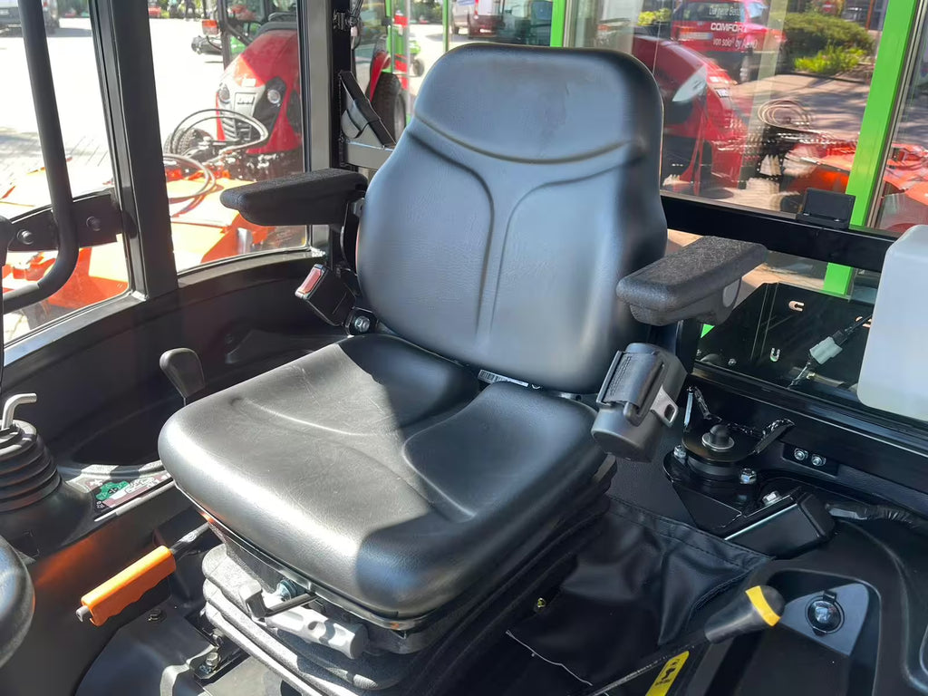 Tracteur Yanmar SA221 avec cabine, lame à neige, écarteur, liaison avant