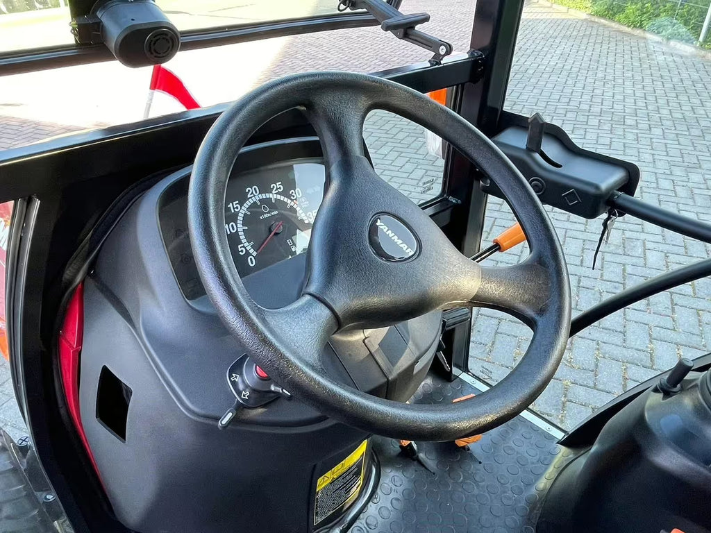 Tracteur Yanmar SA221 avec cabine, lame à neige, écarteur, liaison avant
