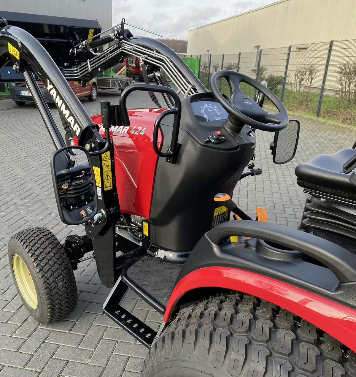 Tracteur Yanmar SA424 avec chargeur avant Yanmar YL210