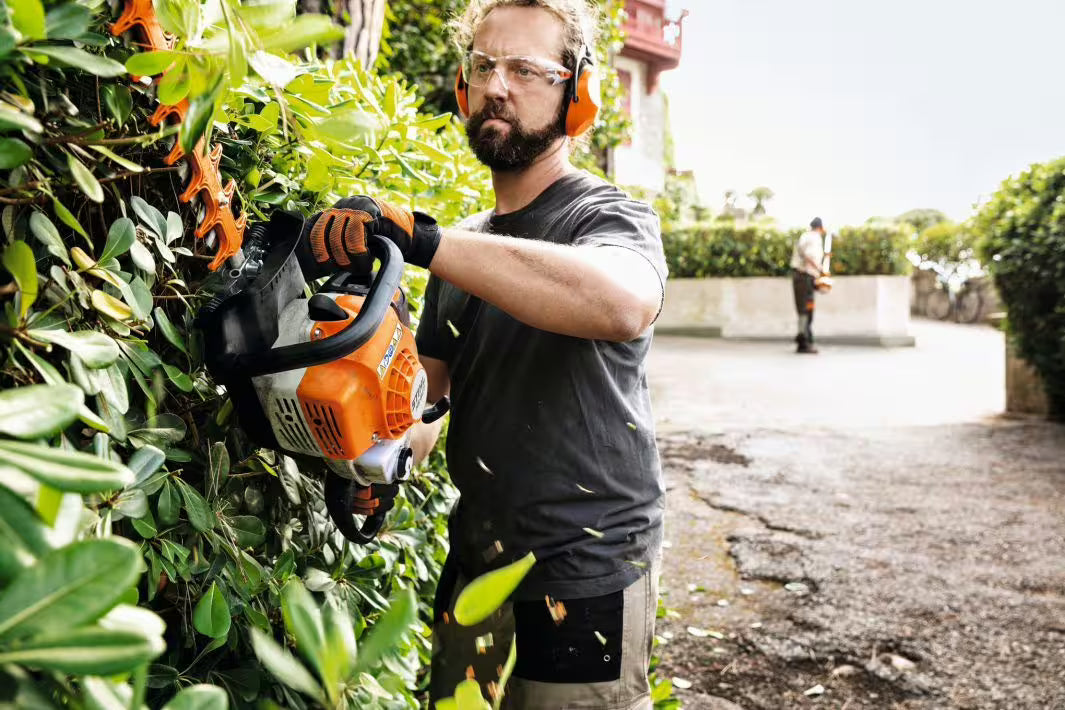 Taille-haies à essence Stihl HS 82 T